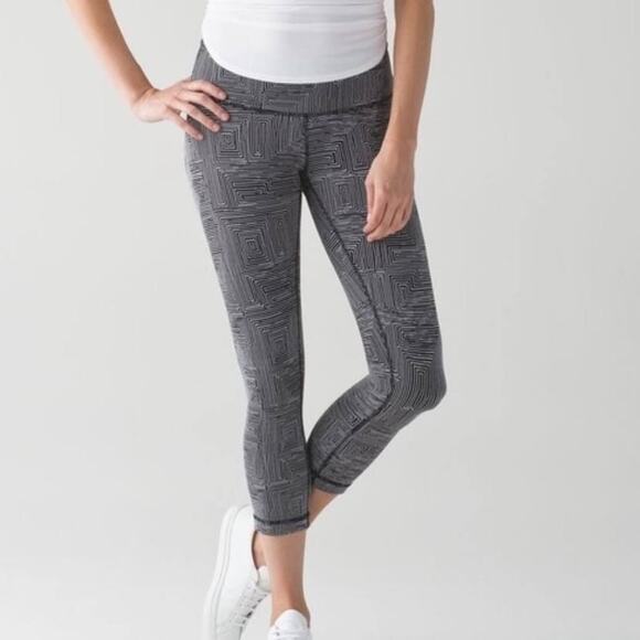 Lululemon Womens Activewear Under Crop Athletic High Rise Leggings Size 8 - Picture 3 of 8